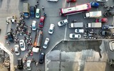 Cảnh ùn tắc sau 1 tuần phân luồng giao thông để thi công 2 cầu thép ở nút giao Mai Dịch, Hà Nội