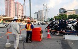 Cảnh ùn tắc sau 1 tuần phân luồng giao thông để thi công 2 cầu thép ở nút giao Mai Dịch, Hà Nội