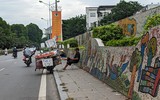 Con đường gốm sứ ven sông Hồng xuống cấp, thành nơi quảng cáo vá xe