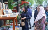 [Ảnh] Thủ tướng Việt Nam cùng Thủ tướng Malaysia và phu nhân trải nghiệm phố sách Hà Nội 