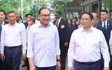 [Ảnh] Thủ tướng Việt Nam cùng Thủ tướng Malaysia và phu nhân trải nghiệm phố sách Hà Nội 
