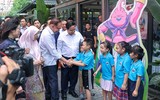 [Ảnh] Thủ tướng Việt Nam cùng Thủ tướng Malaysia và phu nhân trải nghiệm phố sách Hà Nội 