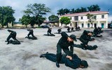 Xem chiến sĩ nghĩa vụ thành thạo báo cáo kết quả huấn luyện Cảnh sát cơ động ở Hà Nội