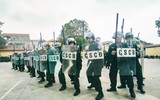 Xem chiến sĩ nghĩa vụ thành thạo báo cáo kết quả huấn luyện Cảnh sát cơ động ở Hà Nội