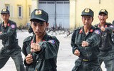 Xem chiến sĩ nghĩa vụ thành thạo báo cáo kết quả huấn luyện Cảnh sát cơ động ở Hà Nội