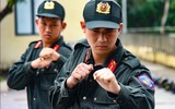 Xem chiến sĩ nghĩa vụ thành thạo báo cáo kết quả huấn luyện Cảnh sát cơ động ở Hà Nội