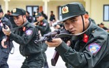 Xem chiến sĩ nghĩa vụ thành thạo báo cáo kết quả huấn luyện Cảnh sát cơ động ở Hà Nội