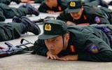 Xem chiến sĩ nghĩa vụ thành thạo báo cáo kết quả huấn luyện Cảnh sát cơ động ở Hà Nội