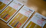 Xem người dân và du khách xếp hàng nhận vé miễn phí trải nghiệm xe bus 2 tầng ở Thủ đô dịp Quốc khánh 2023