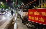 Xem Tổ công tác 141 Công an Hà Nội kiểm tra nồng độ cồn, xử lý thanh thiếu niên lạng lách đánh võng trong đêm