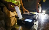 Xem Tổ công tác 141 Công an Hà Nội kiểm tra nồng độ cồn, xử lý thanh thiếu niên lạng lách đánh võng trong đêm