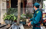 Theo chân đội xung kích diệt bọ gậy, phòng sốt xuất huyết ở Hà Nội