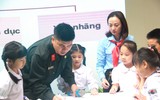 Xem cảnh sát cơ động Hà Nội hướng dẫn học sinh tiểu học phòng vệ khi bị bắt cóc, xâm hại