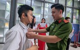 Xem Cảnh sát cơ động hướng dẫn học sinh Hà Nội kỹ năng phòng vệ, đẩy lùi các tệ nạn 