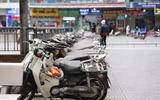 Cận cảnh hơn 200 xe máy vô chủ nằm phủ bụi ở khu HH Linh Đàm 