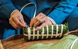 Đến ngôi nhà di sản xem người Hà Nội gói bánh chưng truyền thống Tết Giáp Thìn 2024