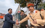 Tri ân liệt sỹ Công an Hà Nội, tặng quà các chốt giao thông cửa ngõ Thủ đô
