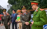 Tri ân liệt sỹ Công an Hà Nội, tặng quà các chốt giao thông cửa ngõ Thủ đô