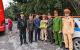 Tri ân liệt sỹ Công an Hà Nội, tặng quà các chốt giao thông cửa ngõ Thủ đô