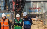 Nụ cười tươi rói của công nhân trên công trình trọng điểm làm xuyên tết ở Thủ đô