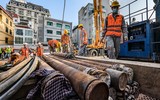 Nụ cười tươi rói của công nhân trên công trình trọng điểm làm xuyên tết ở Thủ đô
