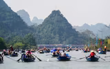 Suối Yến tấp nập đò qua lại trước ngày khai hội chùa Hương