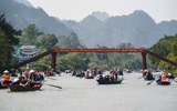 Suối Yến tấp nập đò qua lại trước ngày khai hội chùa Hương