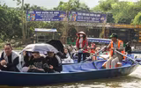 Suối Yến tấp nập đò qua lại trước ngày khai hội chùa Hương