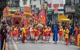 Màn quay kiệu độc đáo của nữ trung niên làng hoa lâu đời nhất nhì Thủ đô