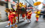 Màn quay kiệu độc đáo của nữ trung niên làng hoa lâu đời nhất nhì Thủ đô