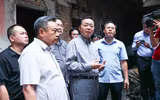 Phó Thủ tướng kiểm tra hiện trường, chỉ đạo khắc phục hậu quả vụ cháy ở Trung Kính