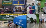 Người dân đội mưa lớn, xếp hàng chờ mua vàng miếng ở Hà Nội