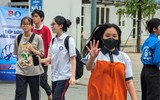 Sĩ tử Hà Nội cười rạng rỡ, phụ huynh thở phào khi kết thúc môn thi Ngữ văn