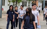 Sĩ tử Hà Nội cười rạng rỡ, phụ huynh thở phào khi kết thúc môn thi Ngữ văn