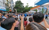 Sĩ tử Hà Nội cười rạng rỡ, phụ huynh thở phào khi kết thúc môn thi Ngữ văn