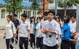 Sĩ tử Hà Nội cười rạng rỡ, phụ huynh thở phào khi kết thúc môn thi Ngữ văn