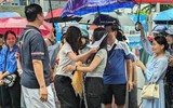 Thí sinh đầy tự tin khi hoàn thành bài thi môn Toán tuyển sinh lớp 10 Hà Nội 