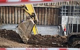 Hình ảnh mới nhất về đập dâng đầu tiên được xây trên sông Tô Lịch