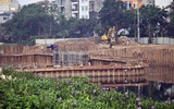 Hình ảnh mới nhất về đập dâng đầu tiên được xây trên sông Tô Lịch