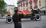 Đoàn linh xa chở linh cữu nguyên Chủ tịch nước Trần Đức Lương qua các tuyến phố Hà Nội