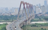 Đoàn linh xa chở linh cữu nguyên Chủ tịch nước Trần Đức Lương qua các tuyến phố Hà Nội