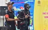 Hình ảnh ấn tượng khi Cảnh sát PCCC đua tài bơi, lặn cứu nạn, cứu hộ