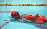Hình ảnh ấn tượng khi Cảnh sát PCCC đua tài bơi, lặn cứu nạn, cứu hộ