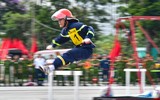 Xem Cảnh sát PCCC tranh tài thi tiếp sức cứu người và chữa cháy