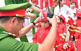 Xem Cảnh sát PCCC tranh tài thi tiếp sức cứu người và chữa cháy
