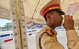 CSGT Hà Nội đội nắng nóng 45 độ bám chốt đảm bảo an toàn giao thông
