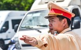CSGT Hà Nội đội nắng nóng 45 độ bám chốt đảm bảo an toàn giao thông