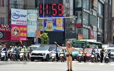 CSGT Hà Nội đội nắng nóng 45 độ bám chốt đảm bảo an toàn giao thông