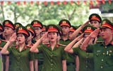 Tân nữ sỹ quan Cảnh sát Nhân dân rạng ngời ngày tốt nghiệp