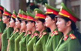 Tân nữ sỹ quan Cảnh sát Nhân dân rạng ngời ngày tốt nghiệp